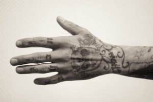 Tout sur les tatouages de cranes – des motifs a l’inspiration en passant par la signification